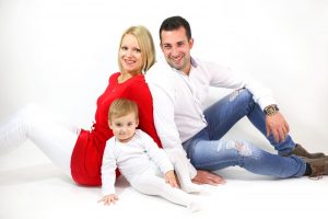 Familie in Fotostudio fotografiert